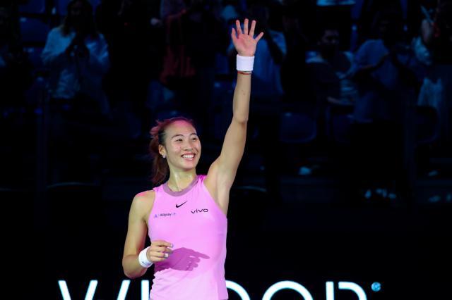 1731148216410022106.jpg (体育)(1)网球——WTA年终总决赛:郑钦文晋级半决赛XxjpseC007144_20241106_PEPFN0A001.jpg